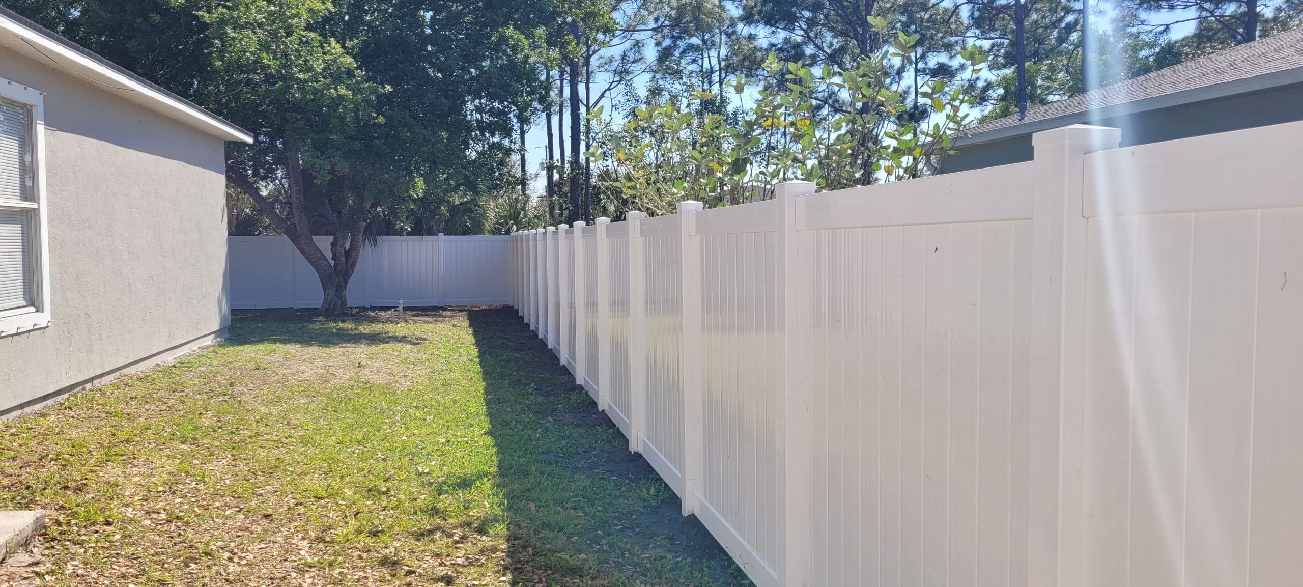 Calssic White PVC Privacy Vinyl Fence